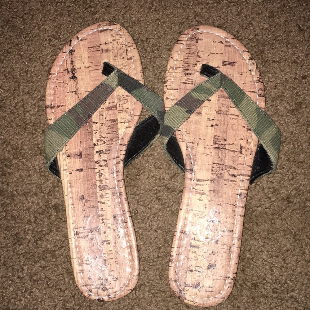 Camo flip flops